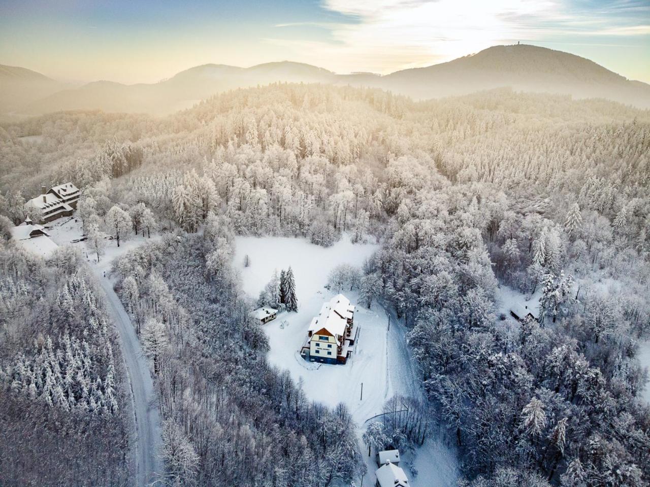 Hotel Edvard Frenštát pod Radhoštěm Zewnętrze zdjęcie